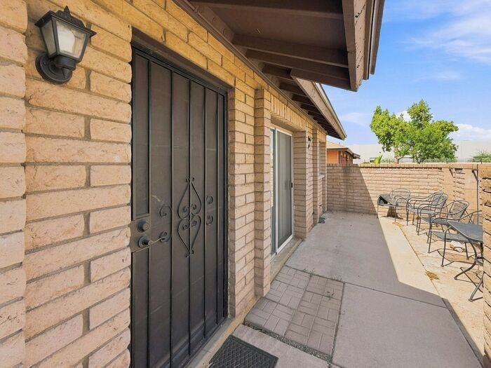 121 W Loma Vista Dr - Photo 4 of 25