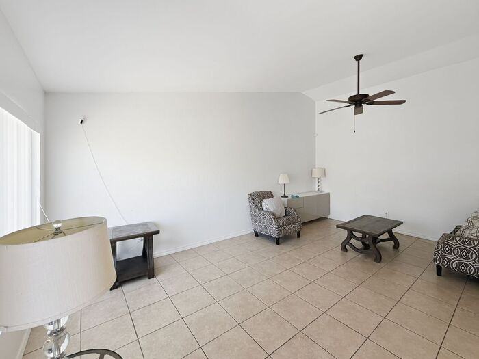 121 W Loma Vista Dr - Photo 5 of 25