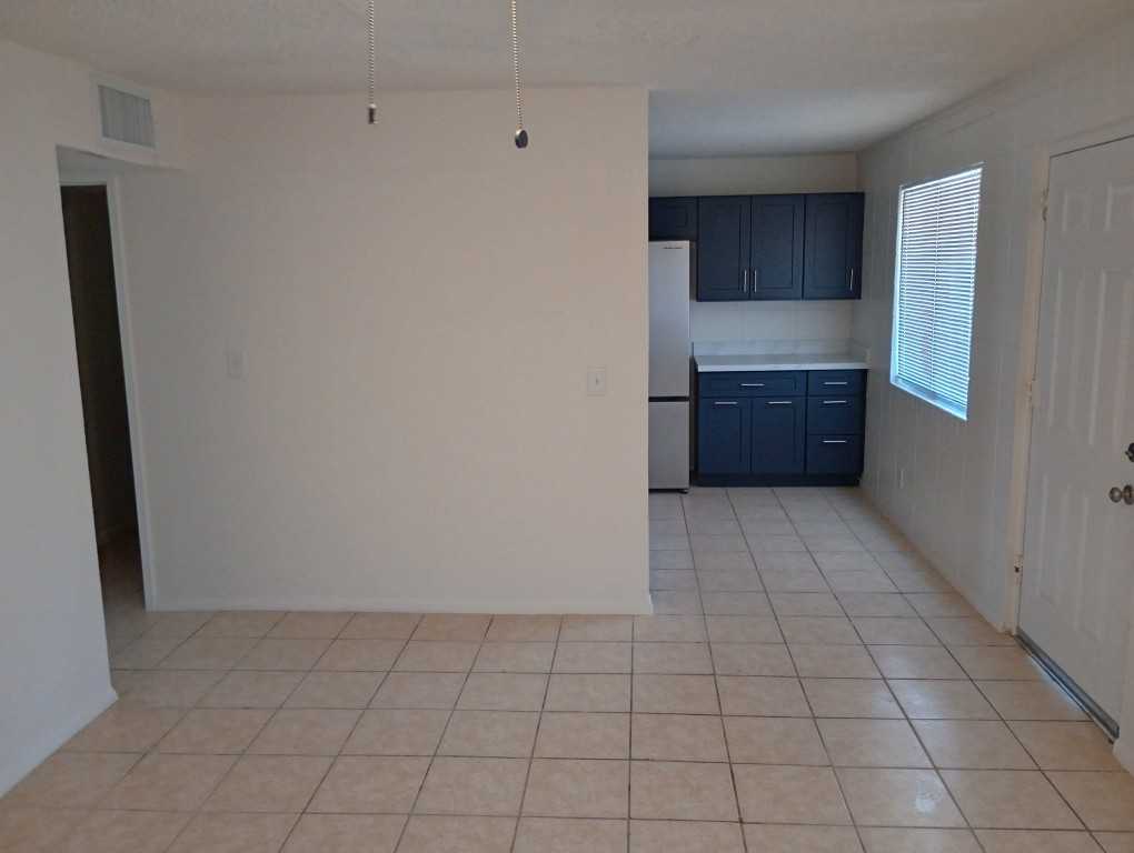 401 N D St #13 - Photo 3 of 20