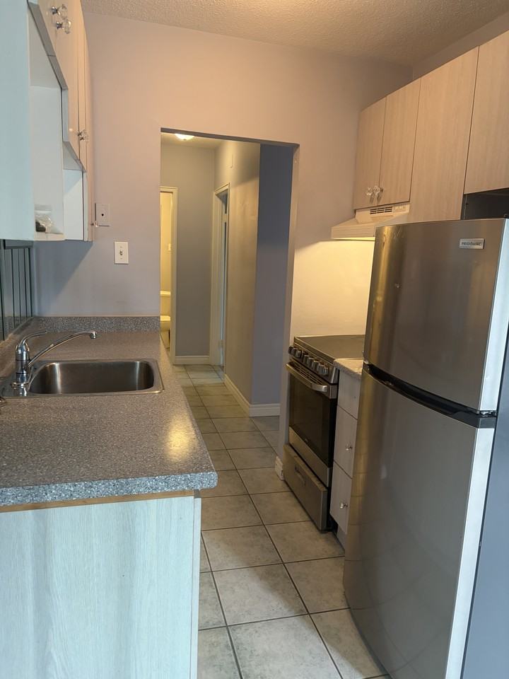 81 Charlton Avenue East #504 - Photo 4 of 10