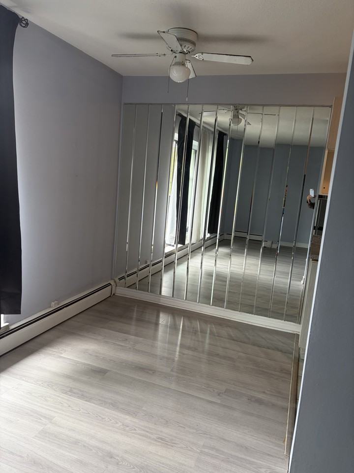 81 Charlton Avenue East #504 - Photo 6 of 10