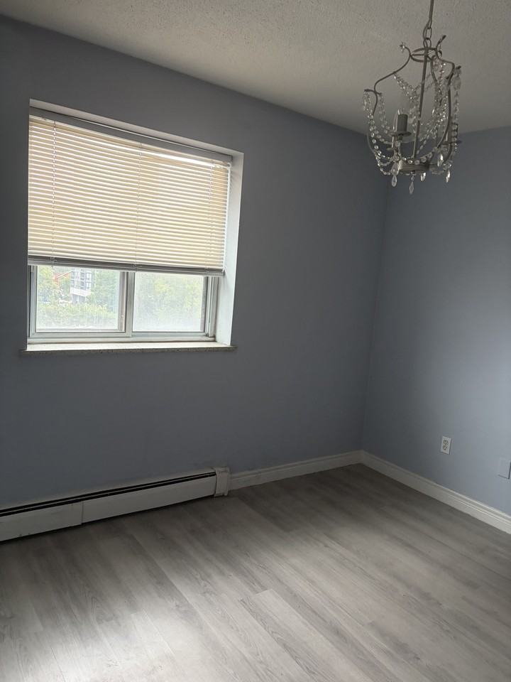 81 Charlton Avenue East #504 - Photo 7 of 10
