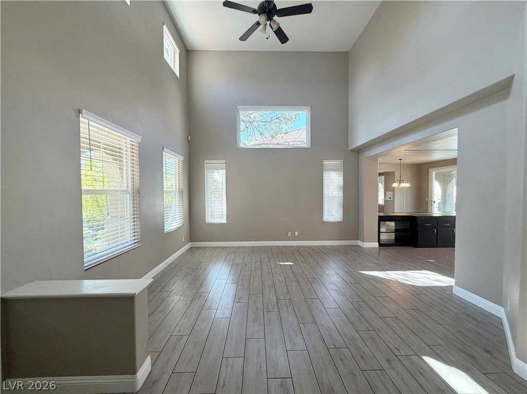 2317 Thayer Ave - Photo 4 of 34