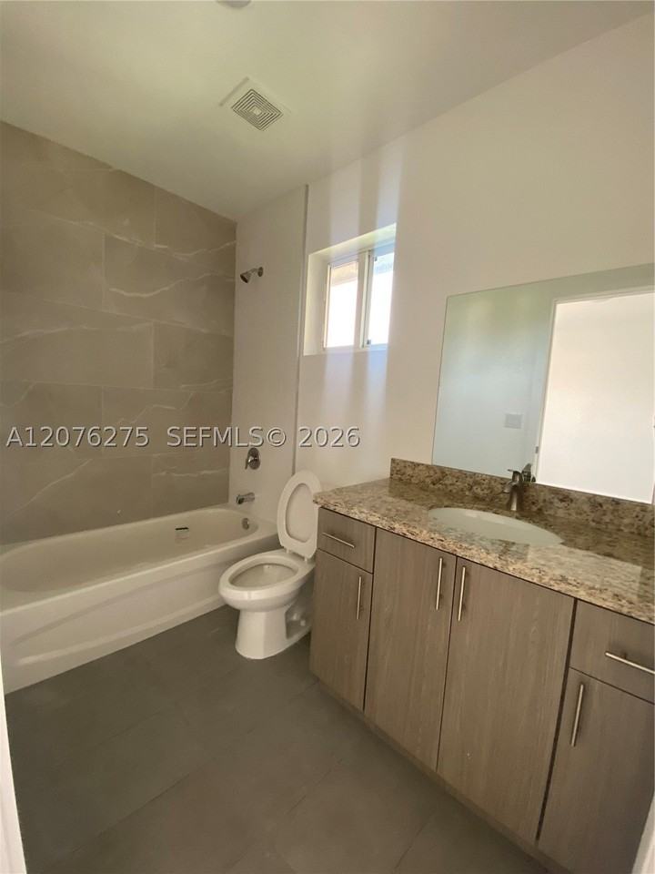 1781 Nw 65th St #1783 - Photo 7 of 8