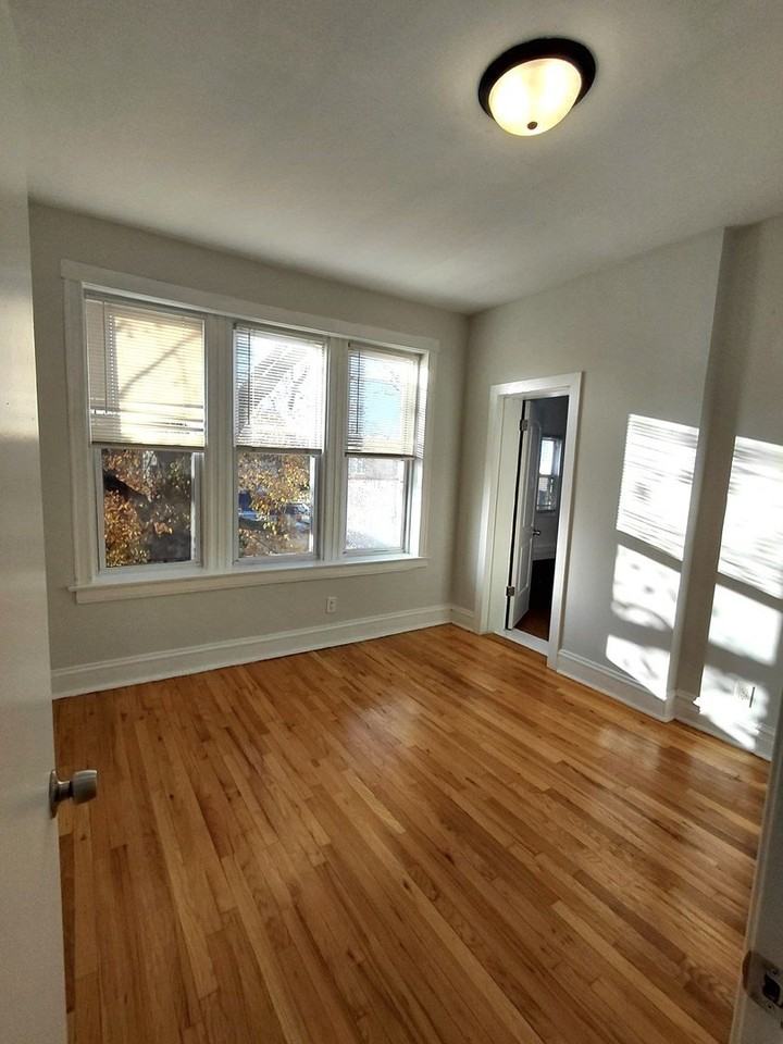 1255 N Harding Ave #2S - Photo 2 of 13