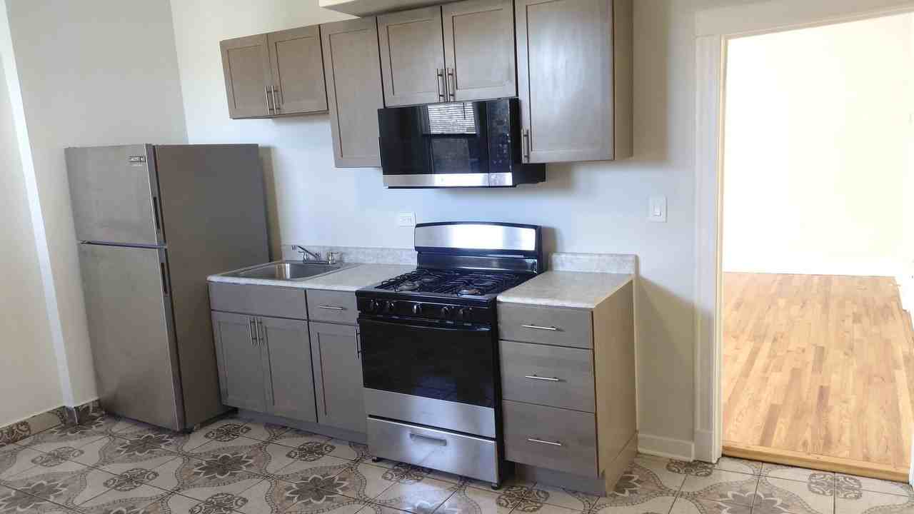 1255 N Harding Ave #2S - Photo 5 of 13