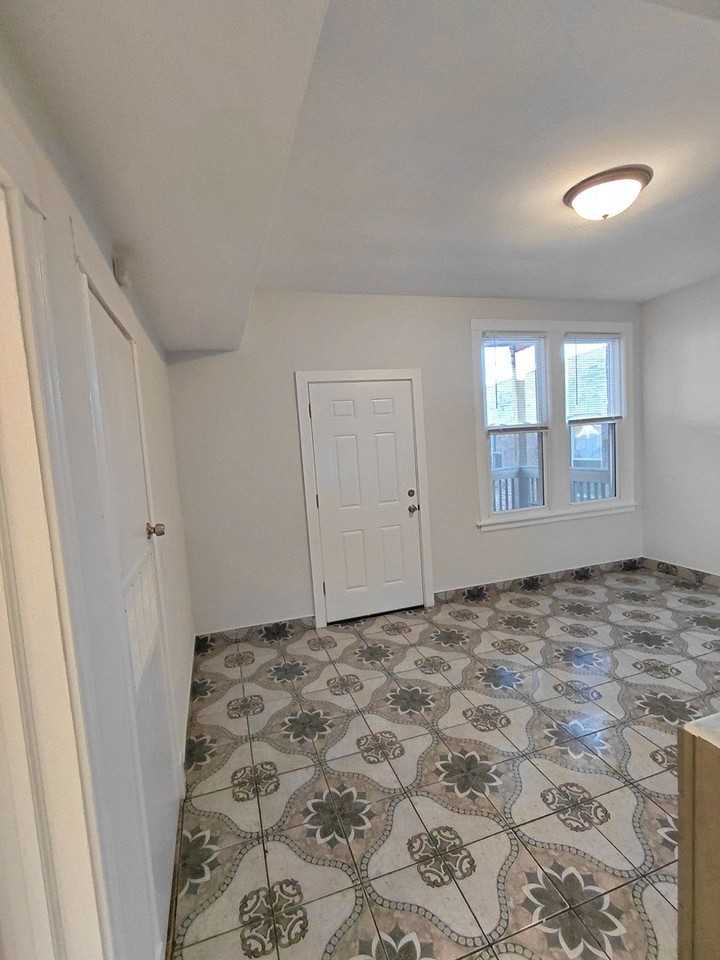 1255 N Harding Ave #2S - Photo 6 of 13