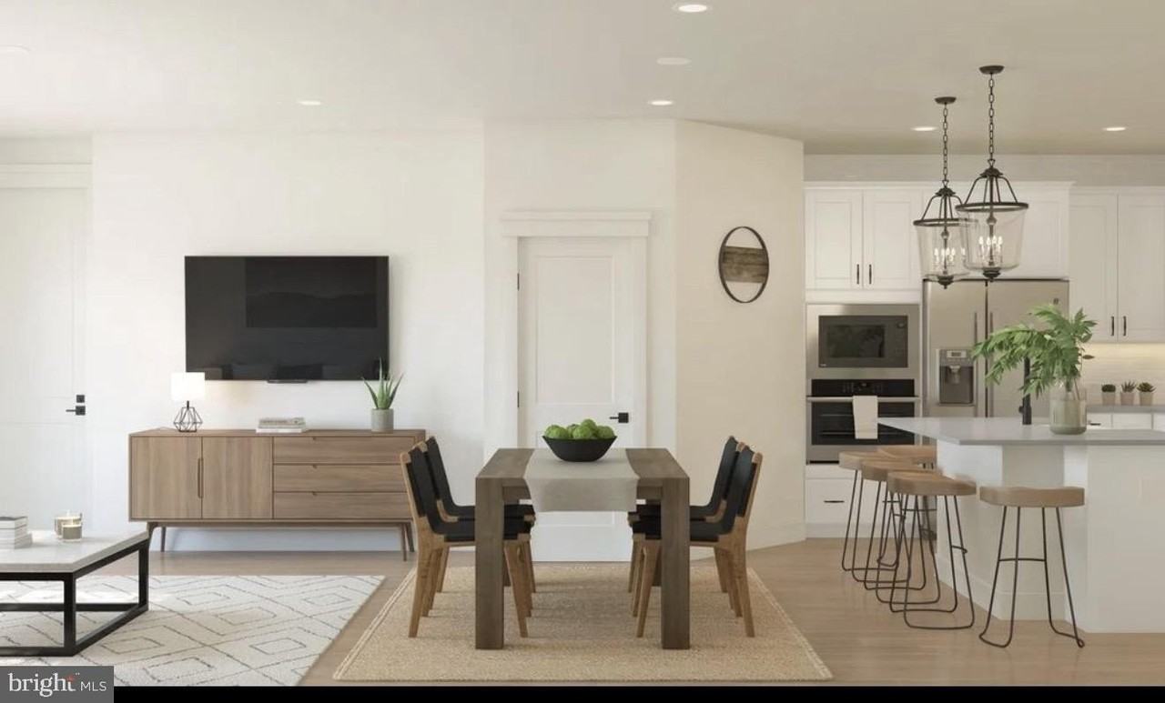 2718 Light St - Photo 4 of 16