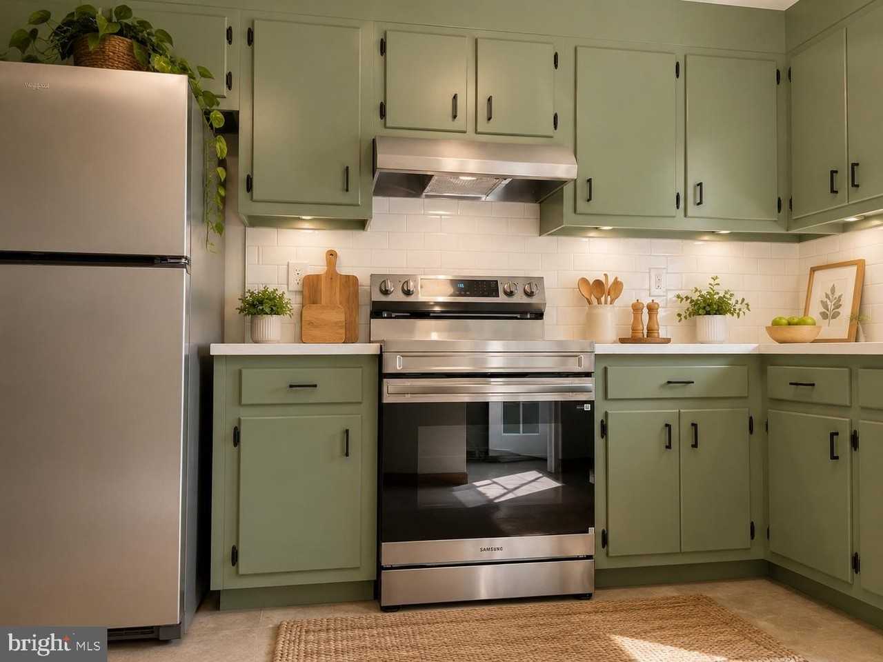 1319 University Dr - Photo 3 of 4