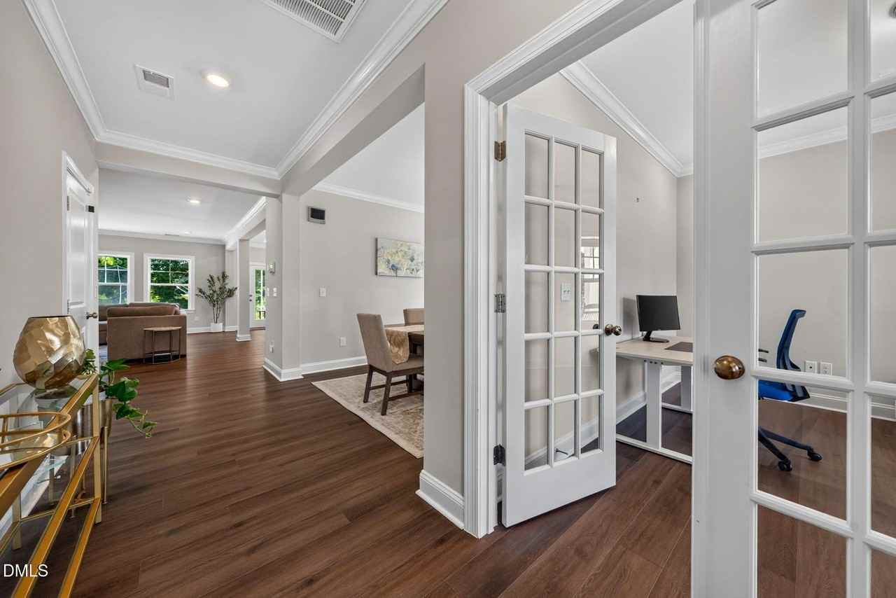 621 Bronco Cir - Photo 4 of 50