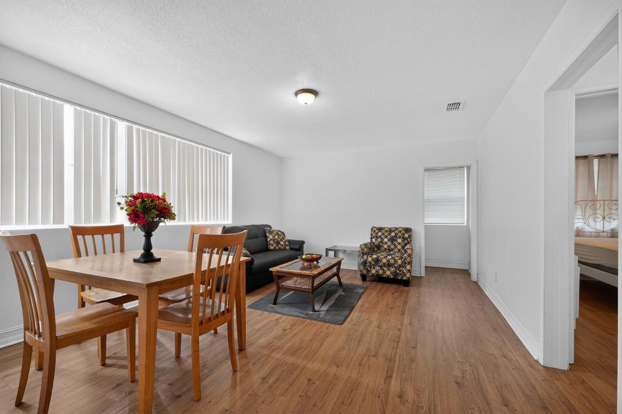 1403 W 22nd St - Photo 2 of 10
