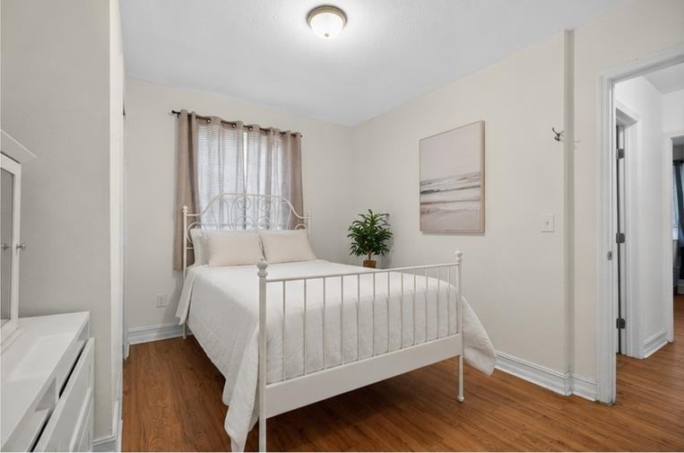 1403 W 22nd St - Photo 7 of 10