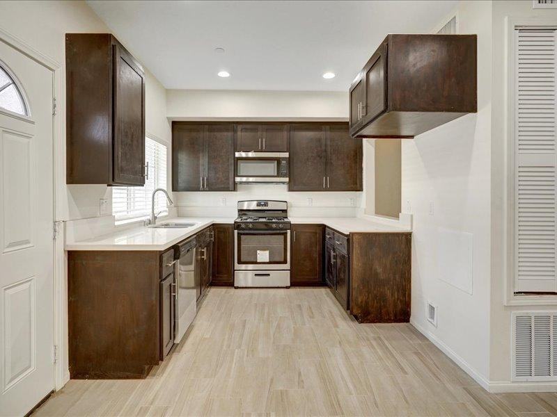 Hemlock Gardens Apartment Homes Building E - Photo 5 of 10