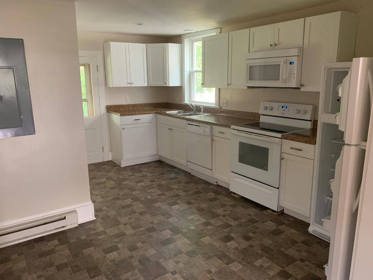 230 Chicago Ave - Photo 2 of 21
