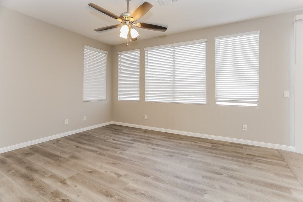 5545 Ayers Cliff St - Photo 4 of 17