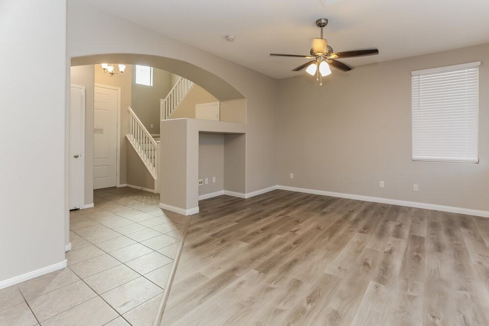 5545 Ayers Cliff St - Photo 6 of 17