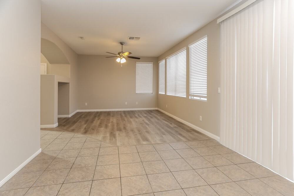 5545 Ayers Cliff St - Photo 7 of 17