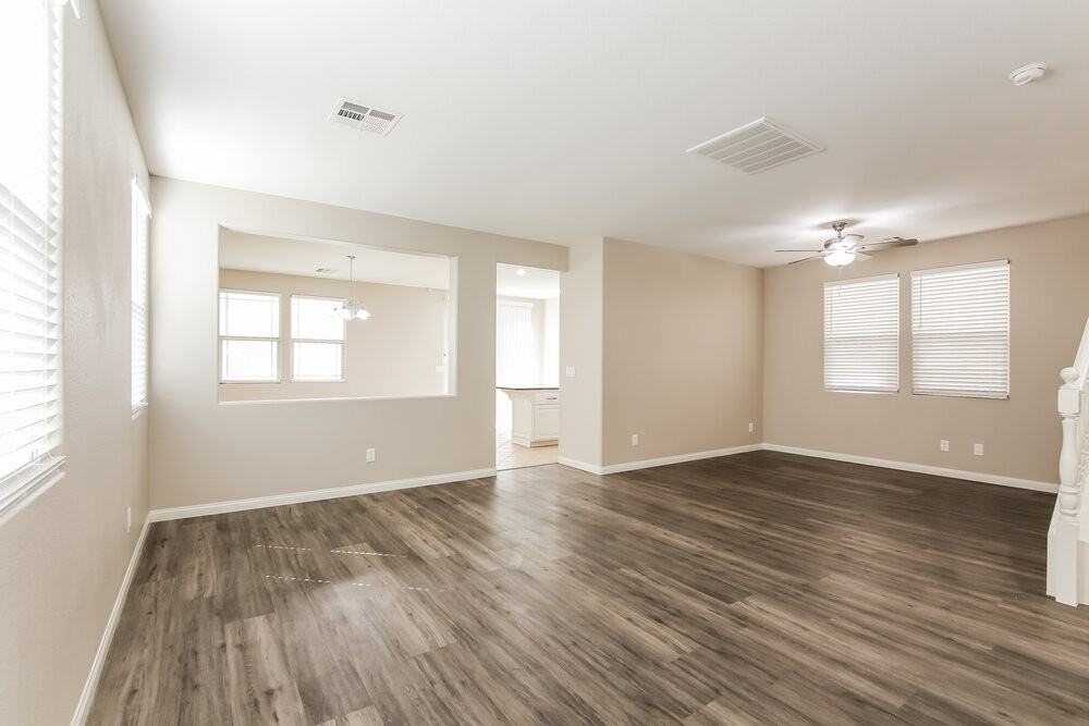 10747 Iona Island Ave - Photo 4 of 17