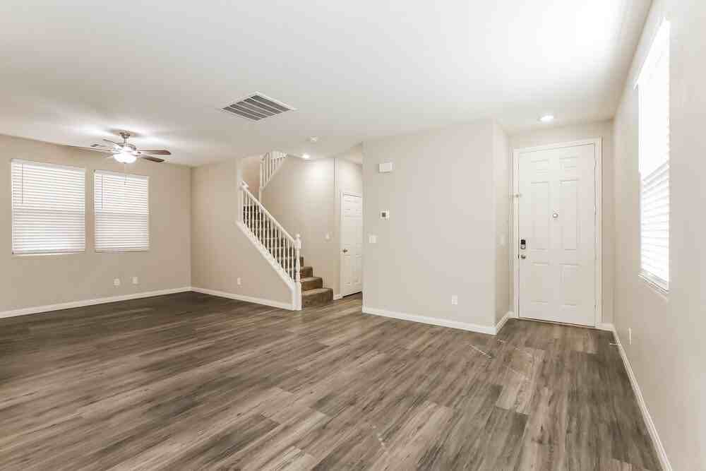 10747 Iona Island Ave - Photo 5 of 17