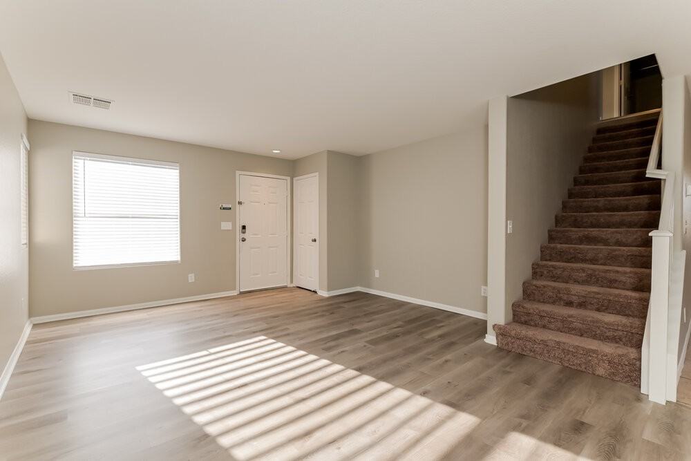 981 Medina De Leon Ave - Photo 6 of 17