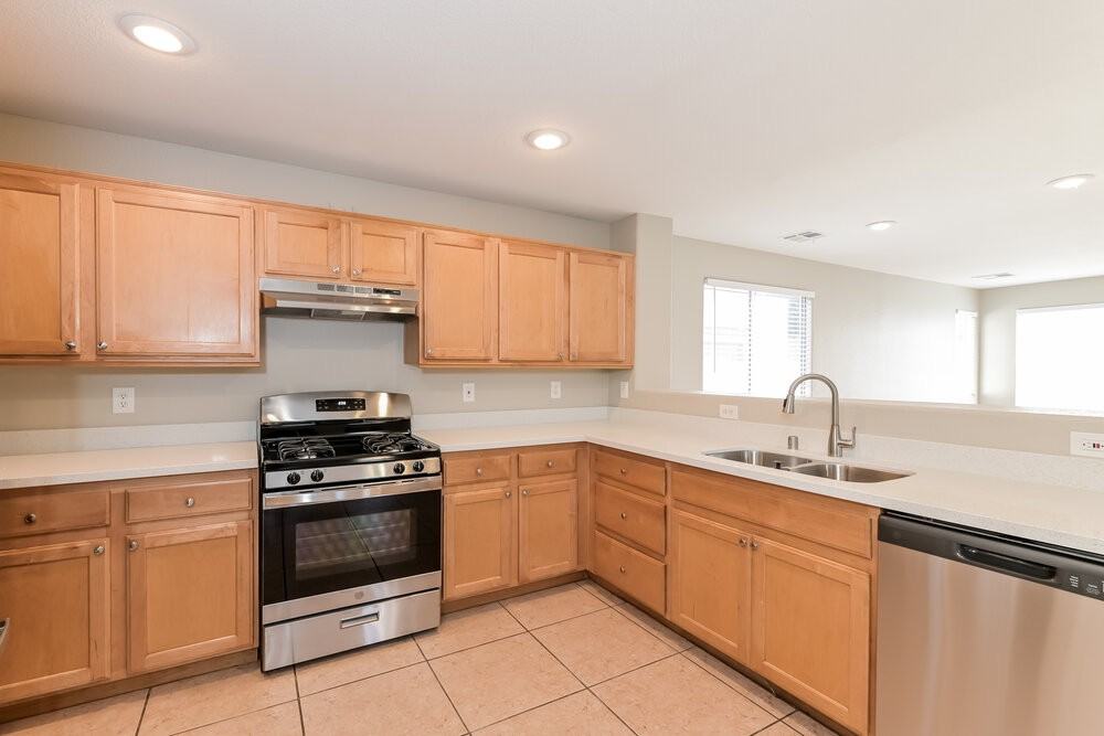 981 Medina De Leon Ave - Photo 7 of 17