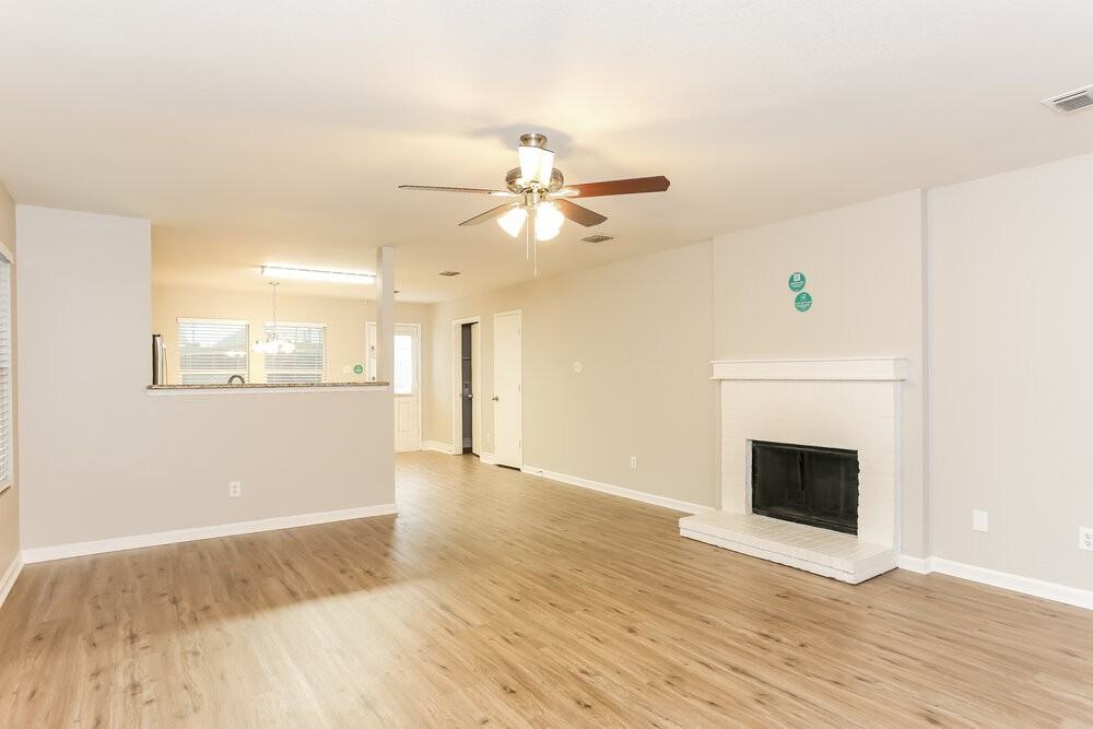 8126 Stowe Springs Ln - Photo 4 of 16