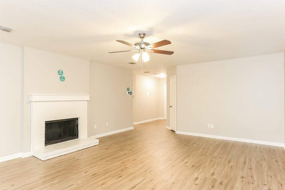 8126 Stowe Springs Ln - Photo 5 of 16