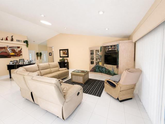 7758 Cloverfield Circle - Photo 4 of 8