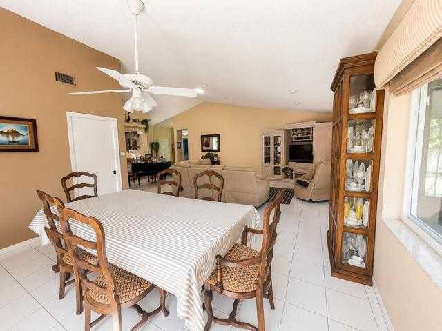 7758 Cloverfield Circle - Photo 5 of 8