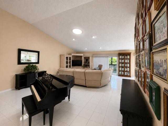 7758 Cloverfield Circle - Photo 7 of 8