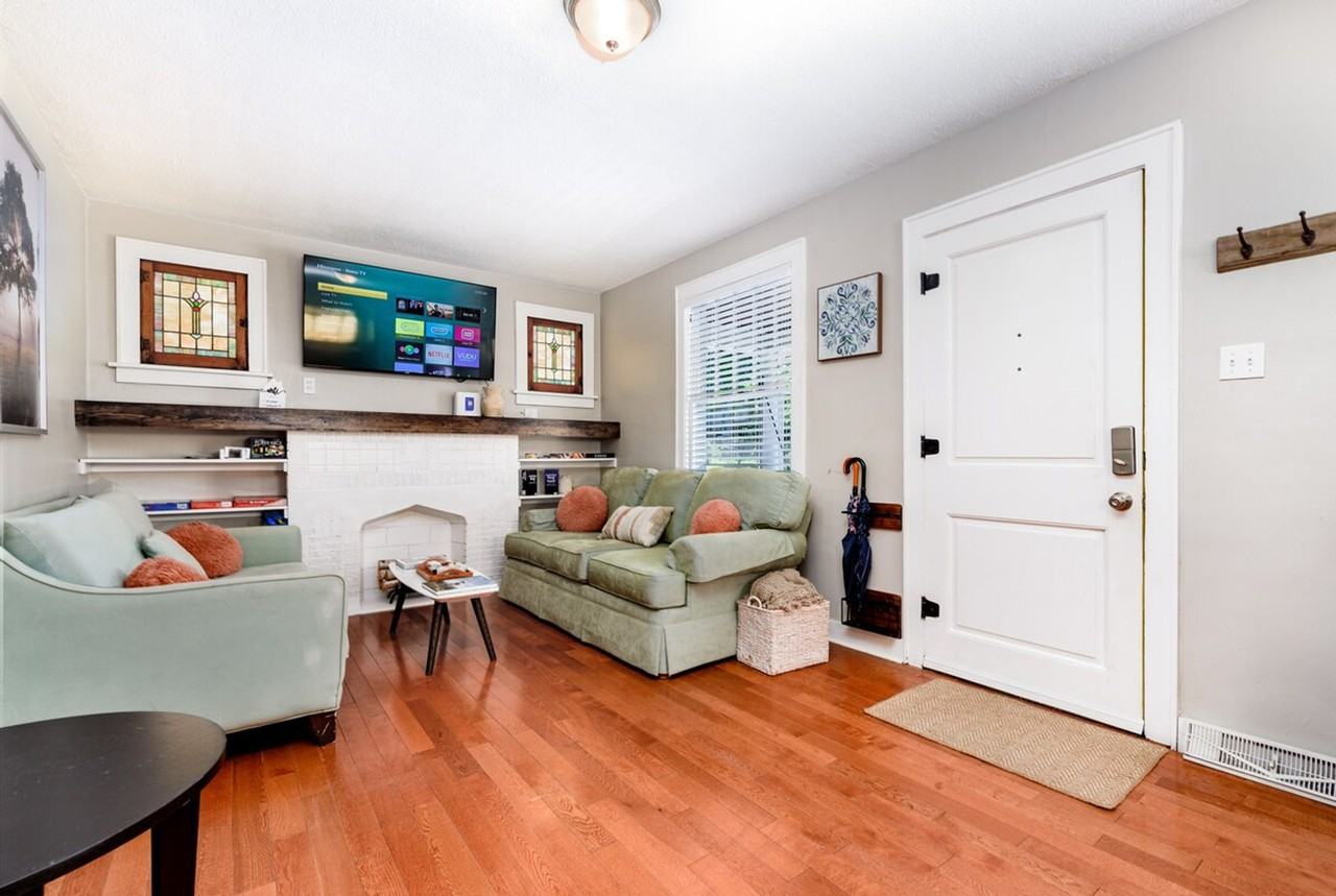 1509 W Clark St #1472869P - Photo 2 of 41