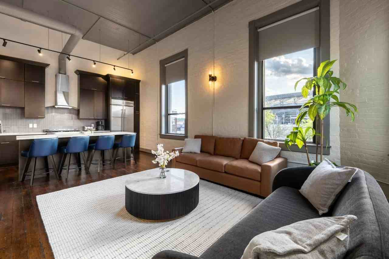 21 East 15th Street - Photo 4 of 100