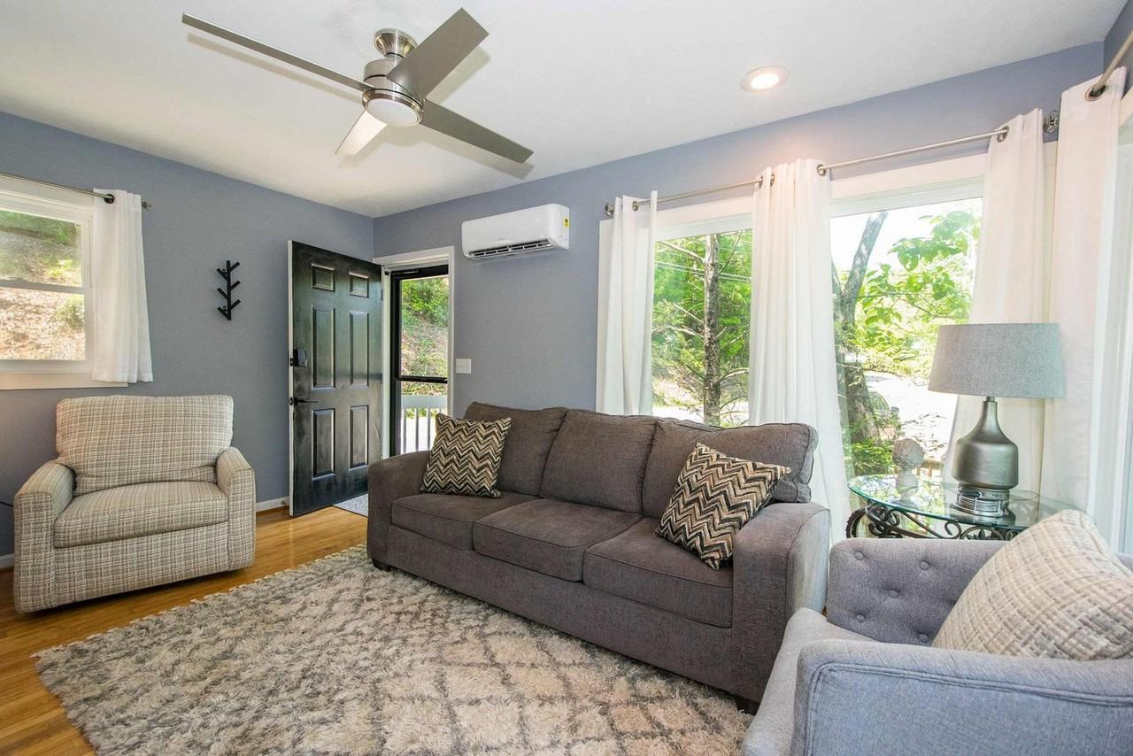 2078 Memorial Hwy #1597173P - Photo 3 of 39