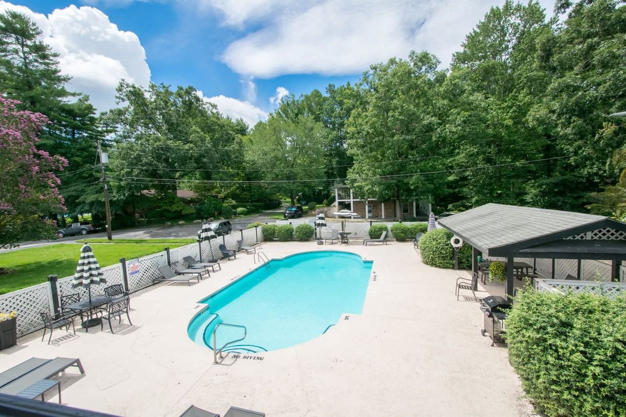 20 Lake Jordan Dr #1597505P - Photo 4 of 50