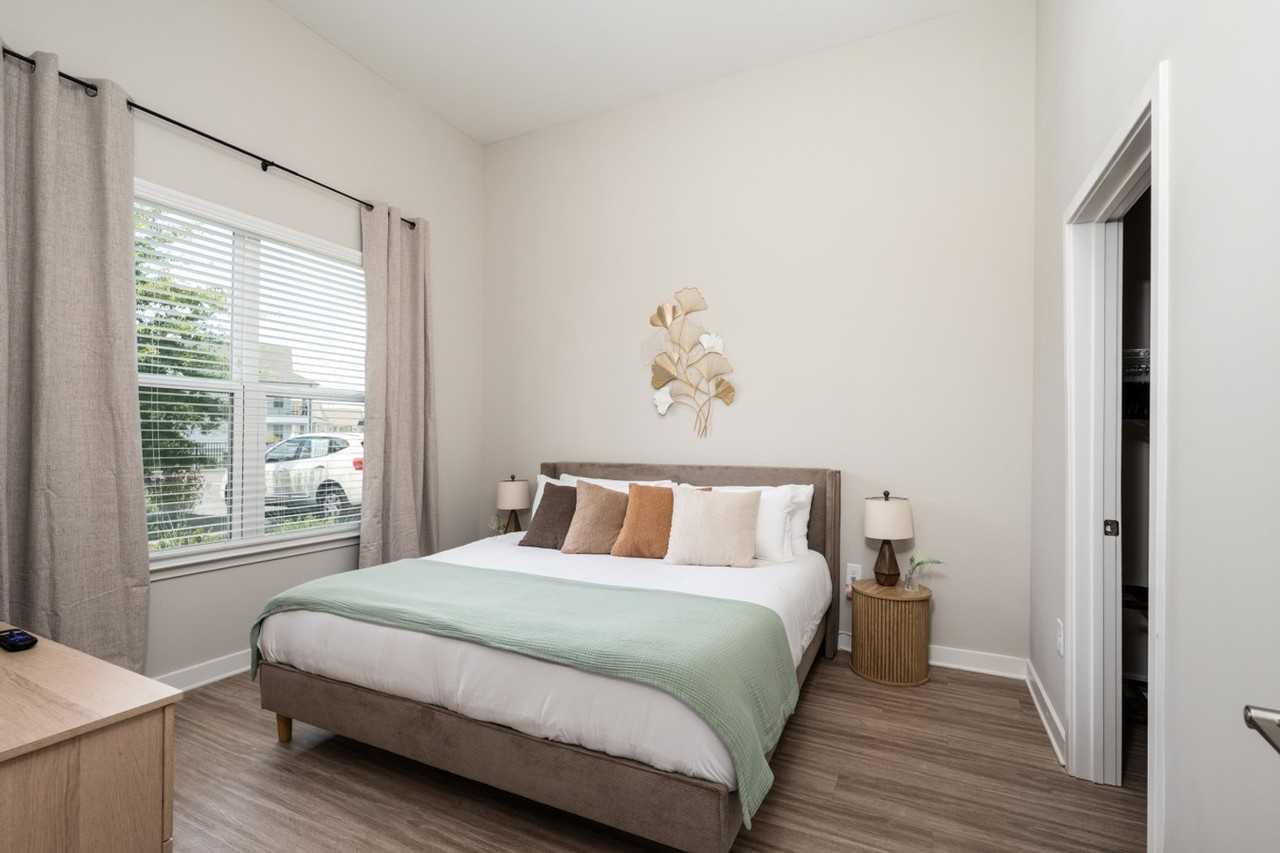 215 Addison Rd #1610796P - Photo 4 of 41