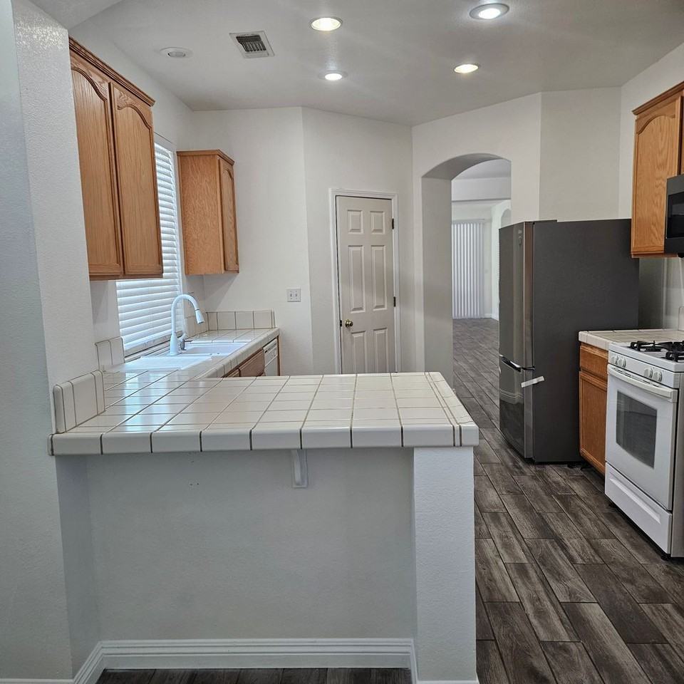 1720 Somersby Ln - Photo 3 of 12