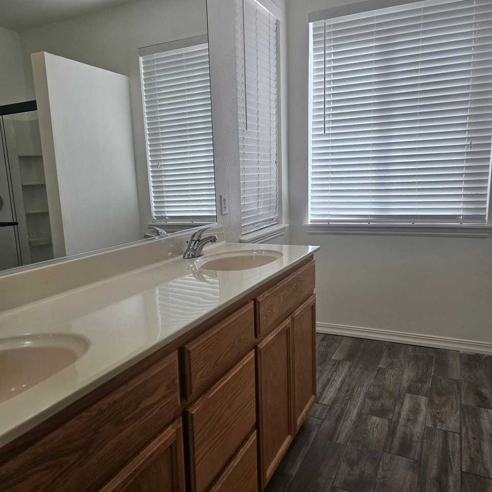 1720 Somersby Ln - Photo 6 of 12