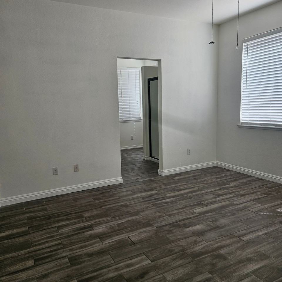 1720 Somersby Ln - Photo 7 of 12
