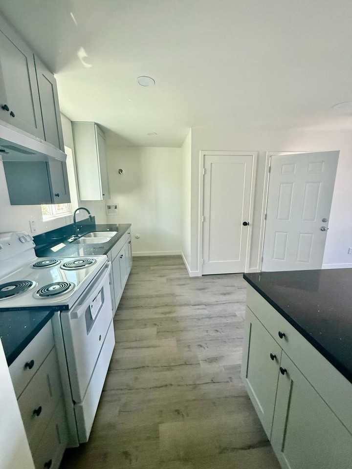 5844 1/2 Denver Ave - Photo 2 of 12