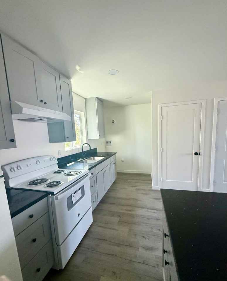 5844 1/2 Denver Ave - Photo 3 of 12
