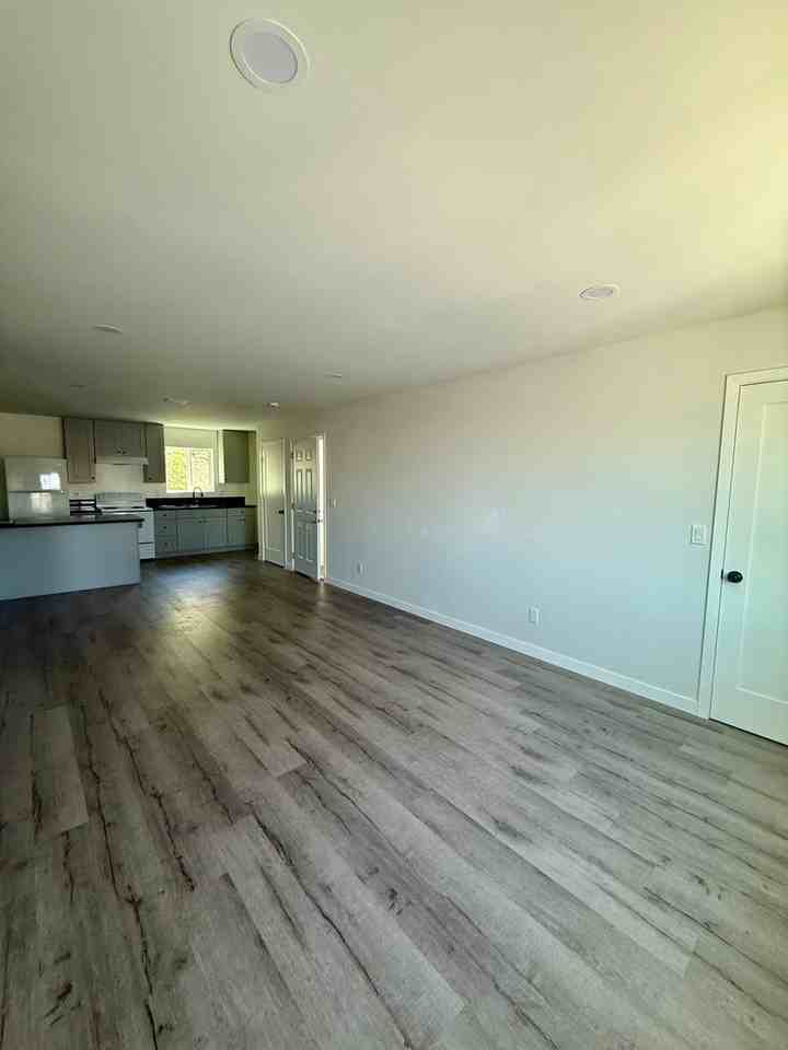 5844 1/2 Denver Ave - Photo 4 of 12