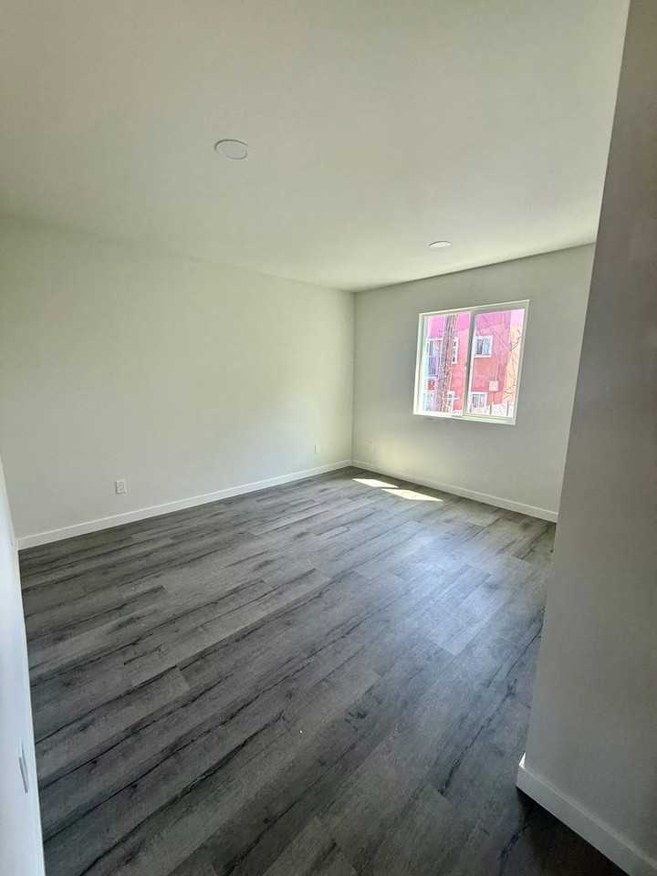 5844 1/2 Denver Ave - Photo 6 of 12