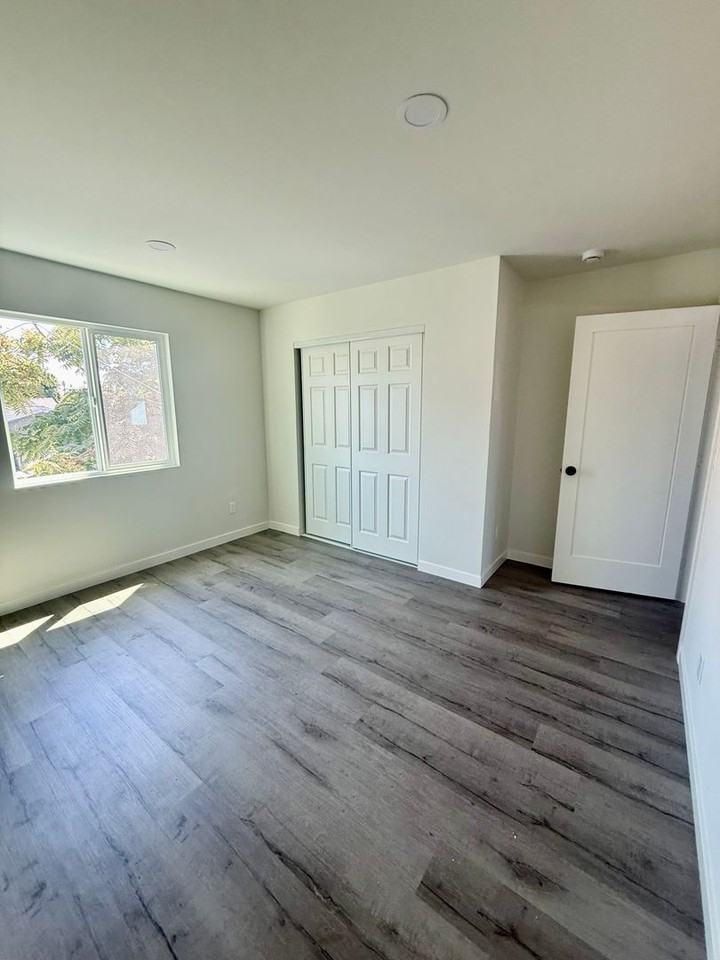 5844 1/2 Denver Ave - Photo 7 of 12