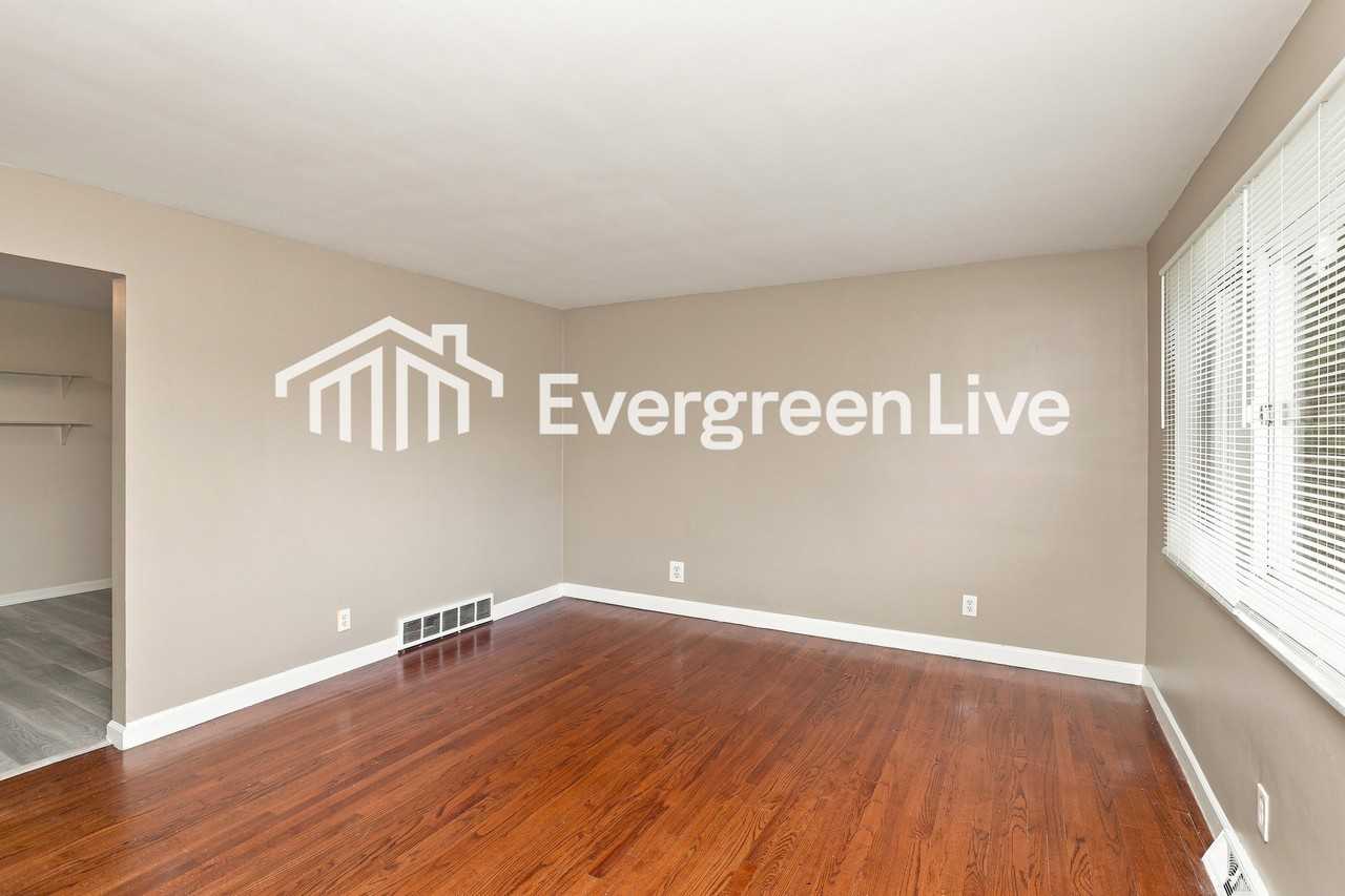 9201 Maverick Dr - Photo 4 of 15