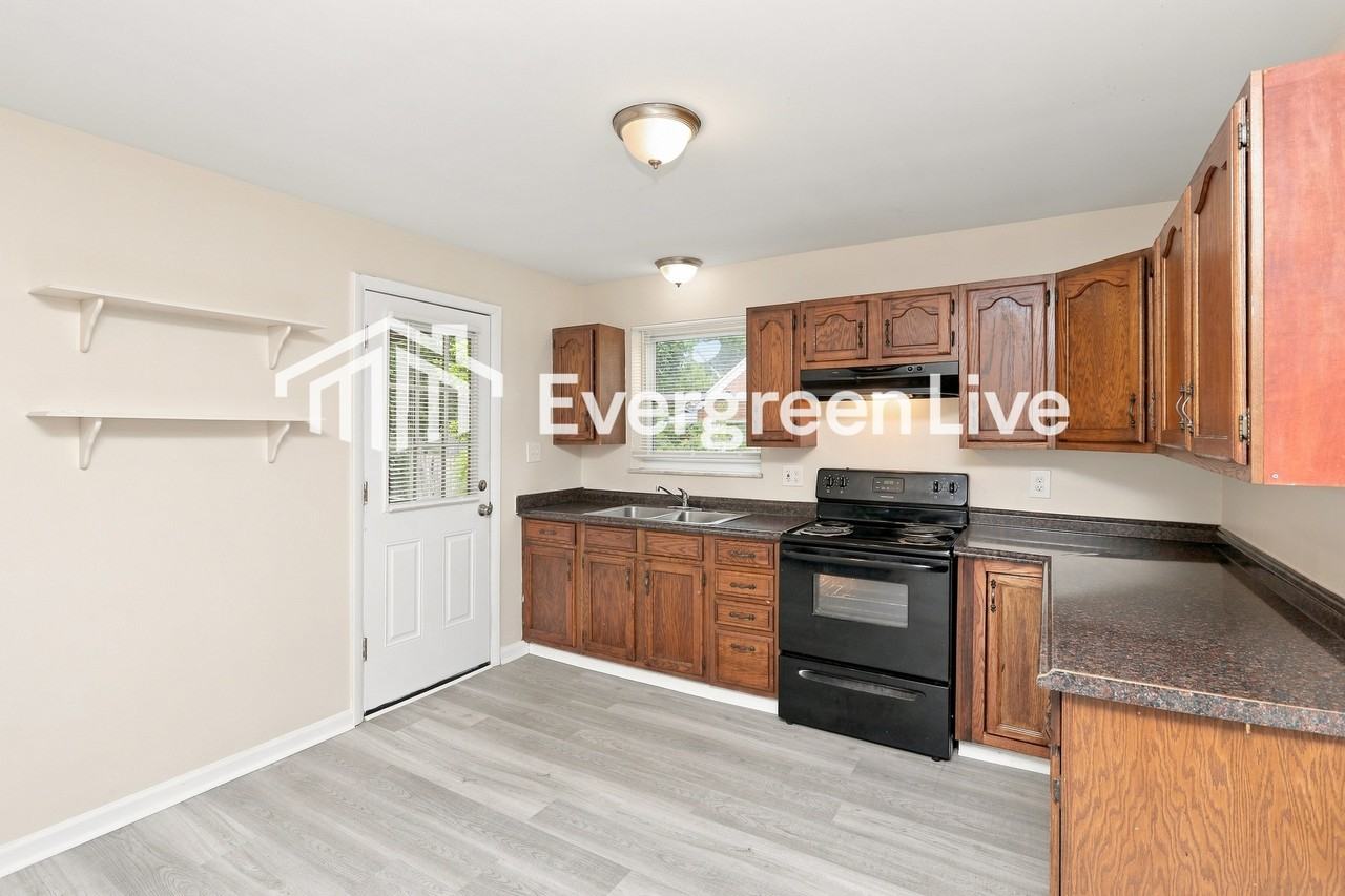 9201 Maverick Dr - Photo 5 of 15