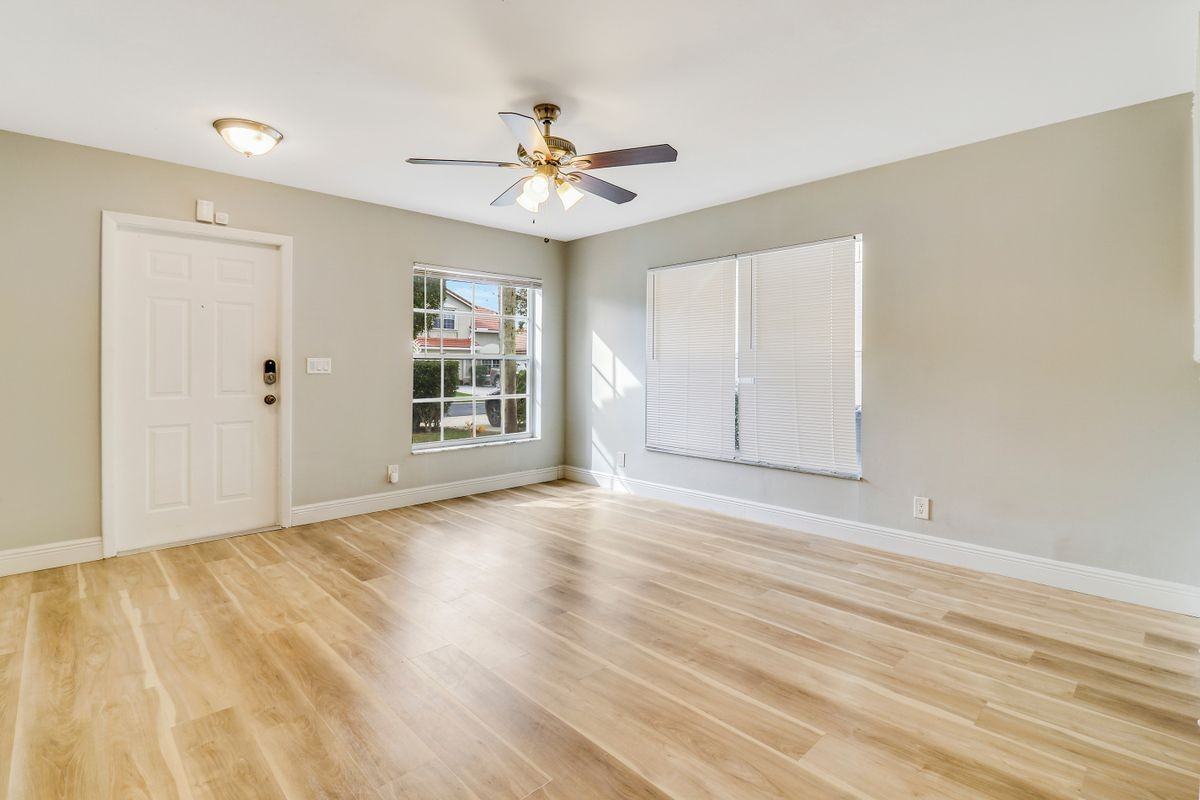 4881 Mcgill St - Photo 2 of 3