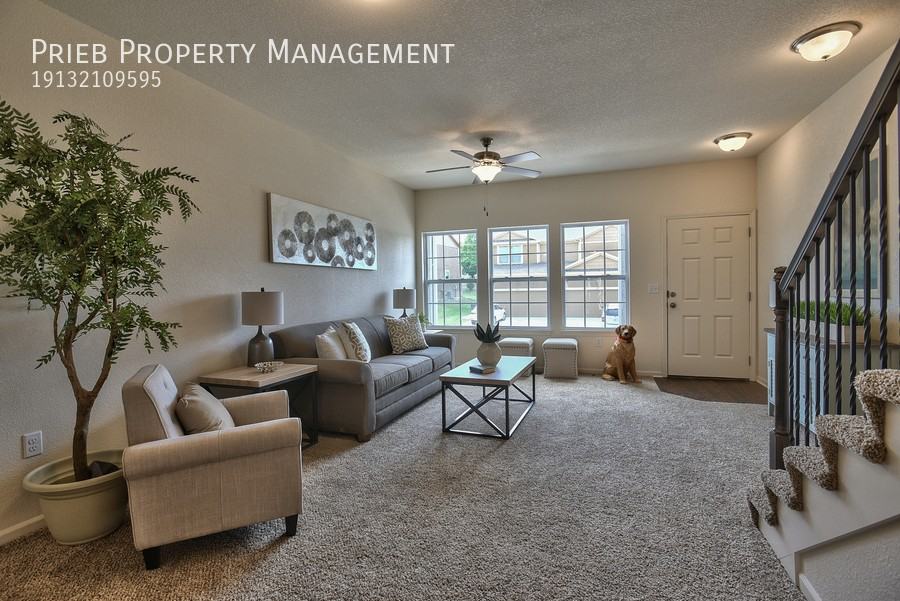 205 N Ferrel St - Photo 2 of 30