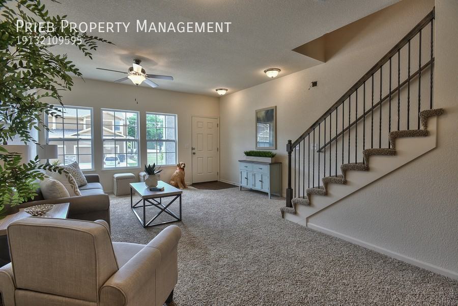 205 N Ferrel St - Photo 3 of 30
