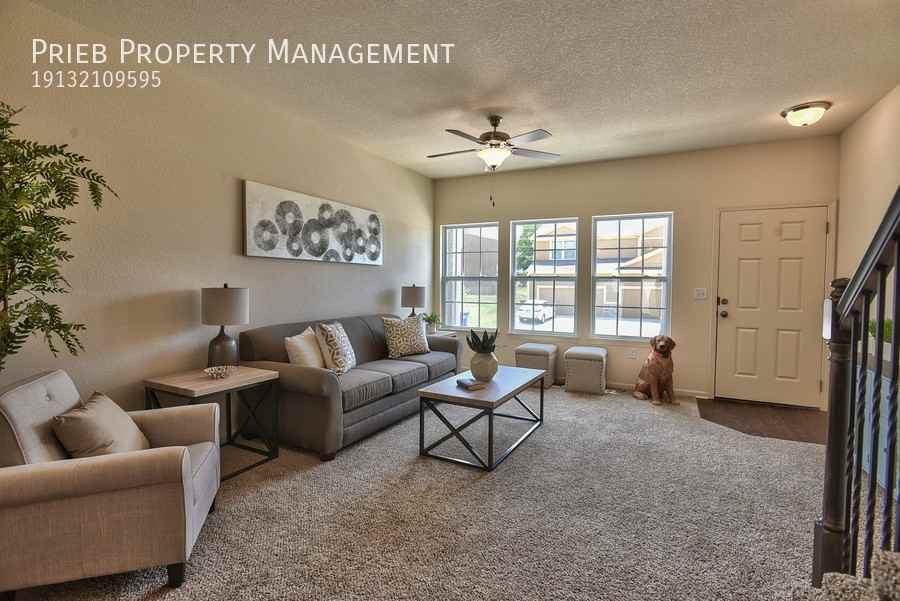 205 N Ferrel St - Photo 4 of 30