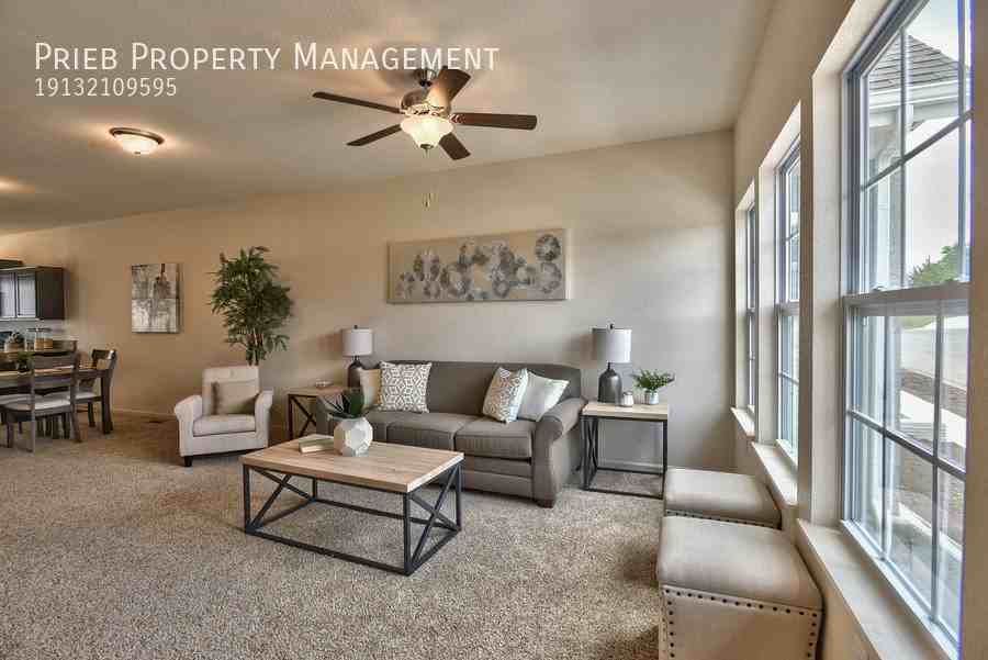 205 N Ferrel St - Photo 7 of 30